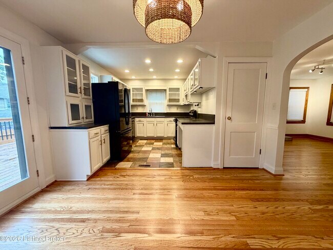 Foto del edificio - 2219 Woodbourne Ave
