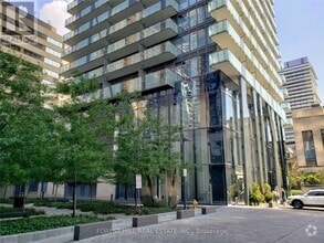 Building Photo - 1080-1080 Bay St.