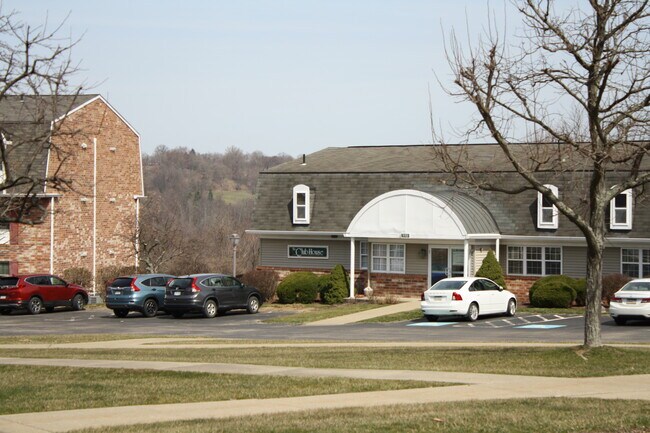 Building Photo - 201 Clubhouse Dr