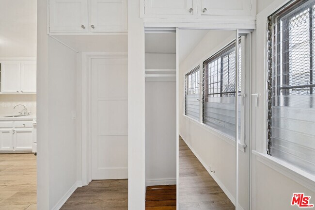 Foto del edificio - 612 S Dunsmuir Ave