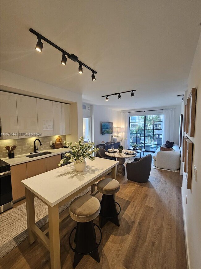 Foto del edificio - 1650 NE 124th St