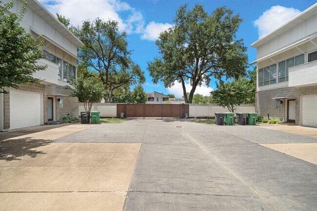 Building Photo - 5920 Fairdale Ln