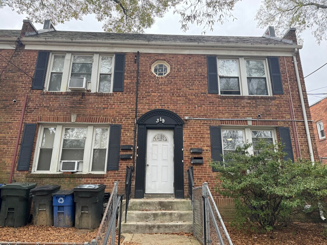 Foto principal - 319 Parkland Pl SE