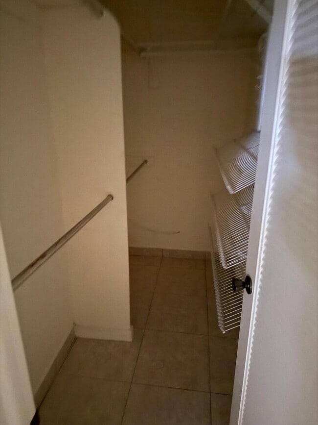 Foto del edificio - 390 Burgundy I