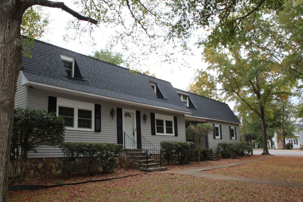 Primary Photo - 4 Br, 3 ba + Bonus Henderson Forest