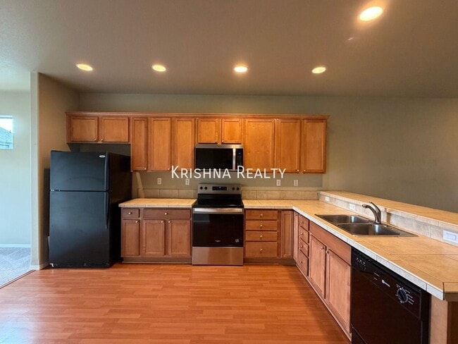 Building Photo - 15561 SW Stone Ridge Cir