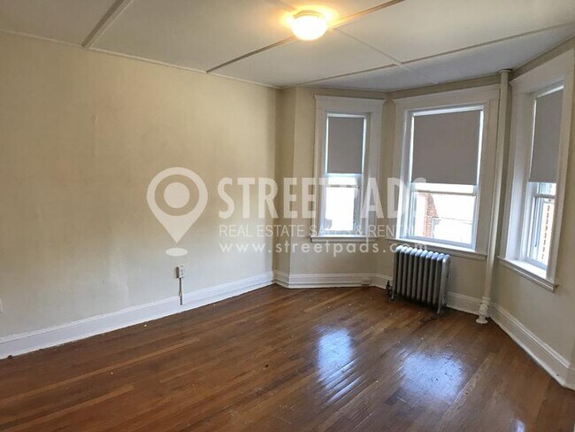 Building Photo - bedroom in Boston MA 02215