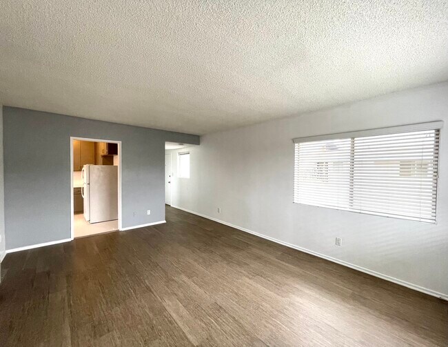 Foto del edificio - 7818 W Manchester Ave