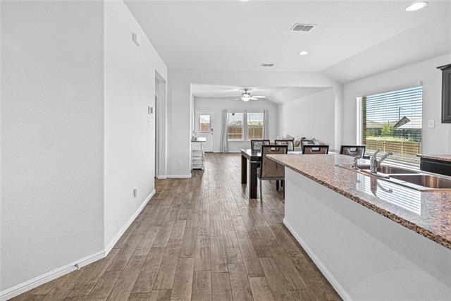 Building Photo - 9300 Fox Hill Dr