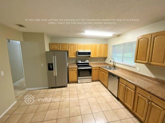 Building Photo - 806 Tappen Ct NE