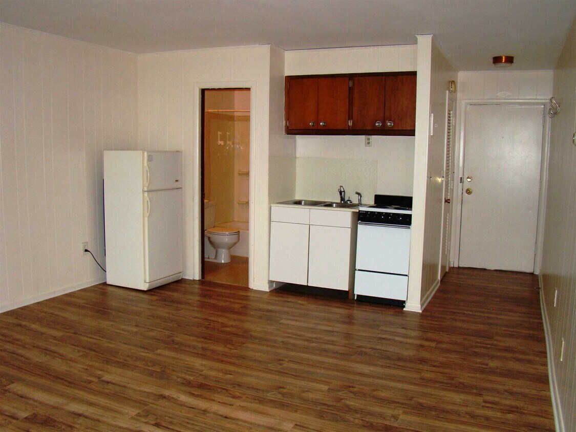 Primary Photo - 347 Hooker Ave