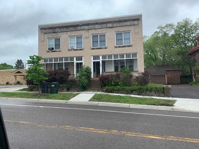 Building Photo - 409 E Cherry St