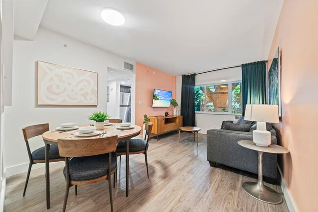 Foto del edificio - 365 N Ocean Blvd