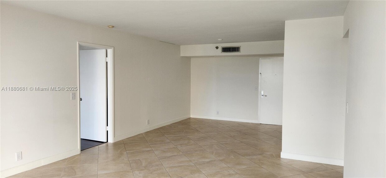 Foto principal - 3300 NE 191st St