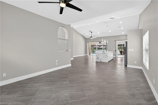 Foto del edificio - 2138 E Crown Pointe Blvd