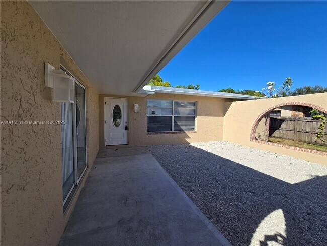 Foto del edificio - 3201 SE Hibiscus St