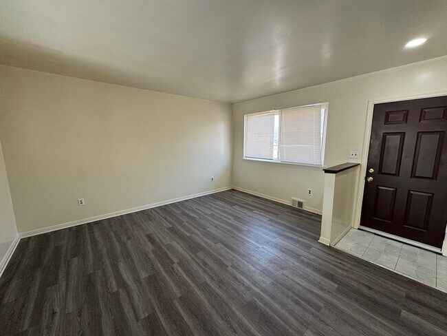 Foto del edificio - 16024 Wellington Ave