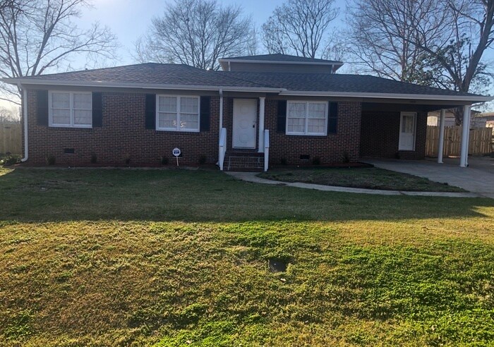 Primary Photo - 2400 Parkwood- AVAILABLE NOW!