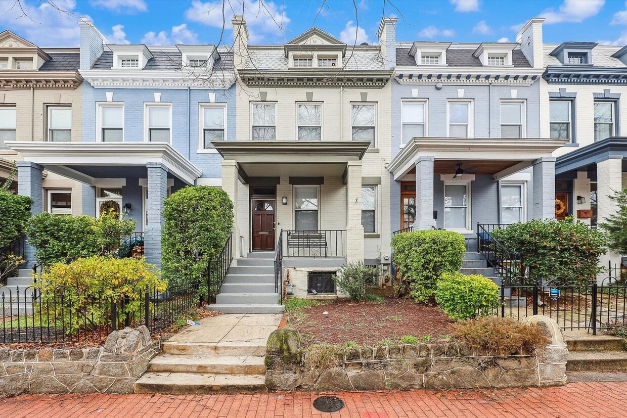 Primary Photo - Newly Renovated: 4 Bed 2 Bath on 5th Stree...