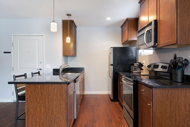 Kitchen - 525 Tenth Dinkytown Apartments Student Rental