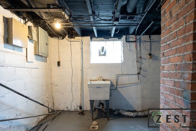 Building Photo - PRE LEASING! Beautiful 3 BEDROOM! OPEN HOU...