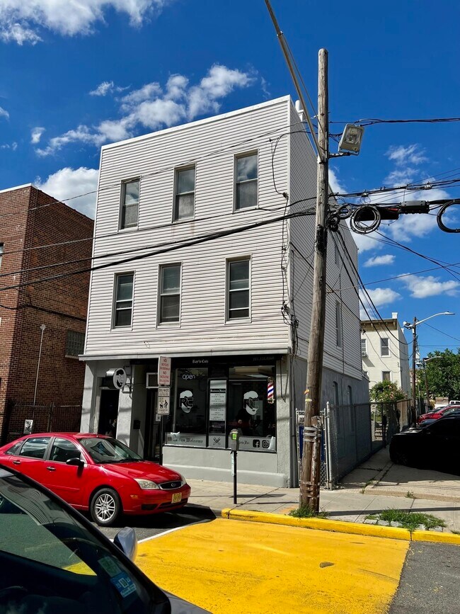 Building Photo - 726 8th St