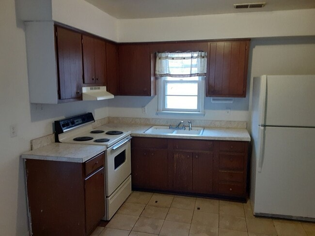 Building Photo - 317-317 Hurdle Dr