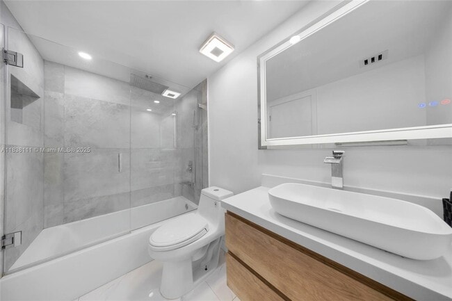 Building Photo - 7601 E Treasure Dr