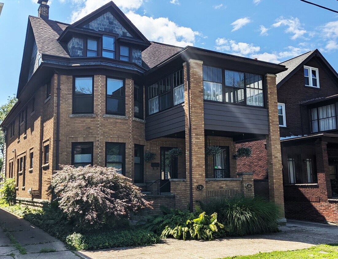 Front View - 351 W 10th St