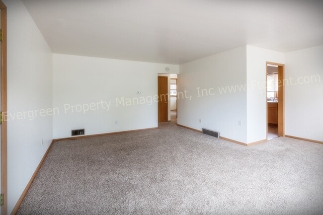 Building Photo - 1004/1006 Cragmore Dr.