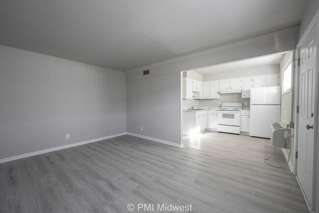 Building Photo - 3900 N Shadeland 2 bedroom