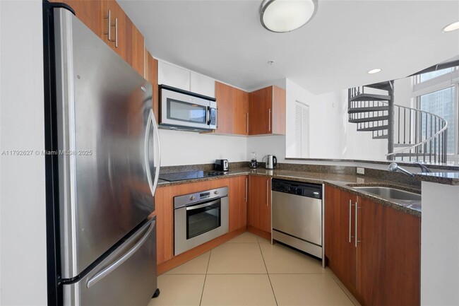 Building Photo - 300 S Biscayne Blvd