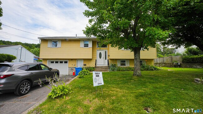Building Photo - 870 Woodtick Rd