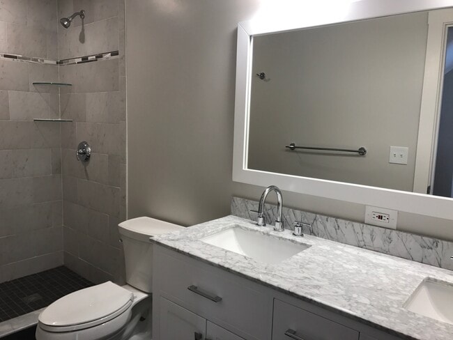 Shared Bath 1 - 134 Parsons St
