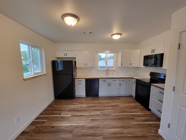 Building Photo - 932 N 7th St