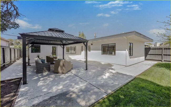 Building Photo - Beautiful Remodeled Home in Menlo Park *Walk to Meta Campus*