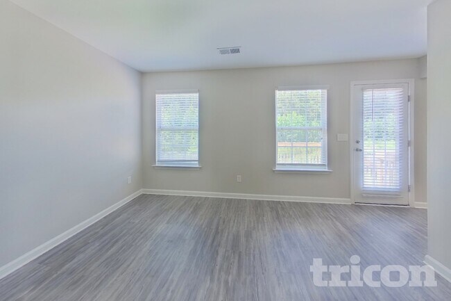 Foto del edificio - 304 Longfellows Ln