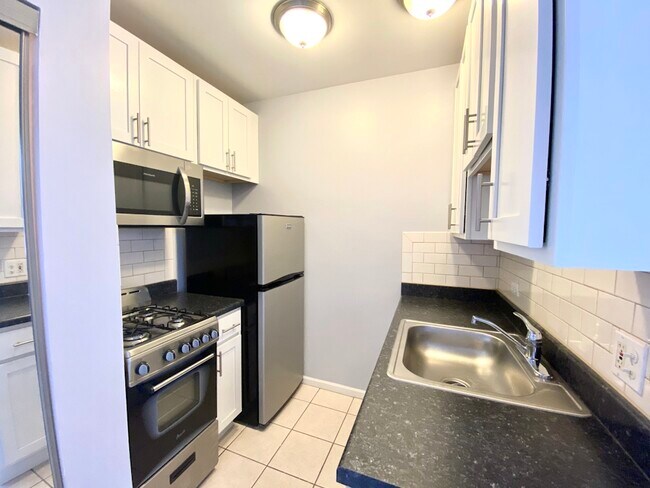 Foto del edificio - 4241 N Kenmore Ave