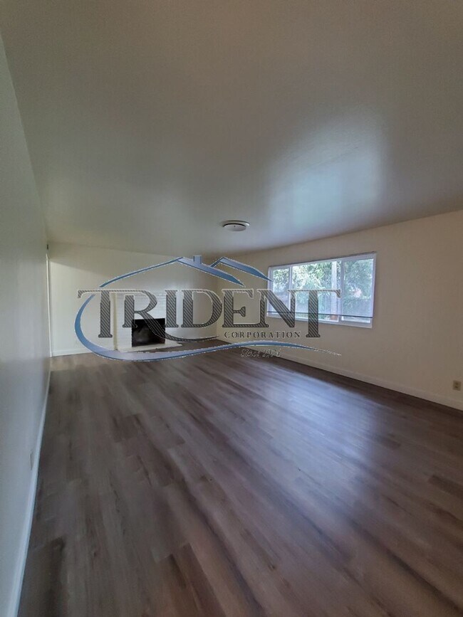 Building Photo - Cute 3 bedroom, 1 ½ bath house