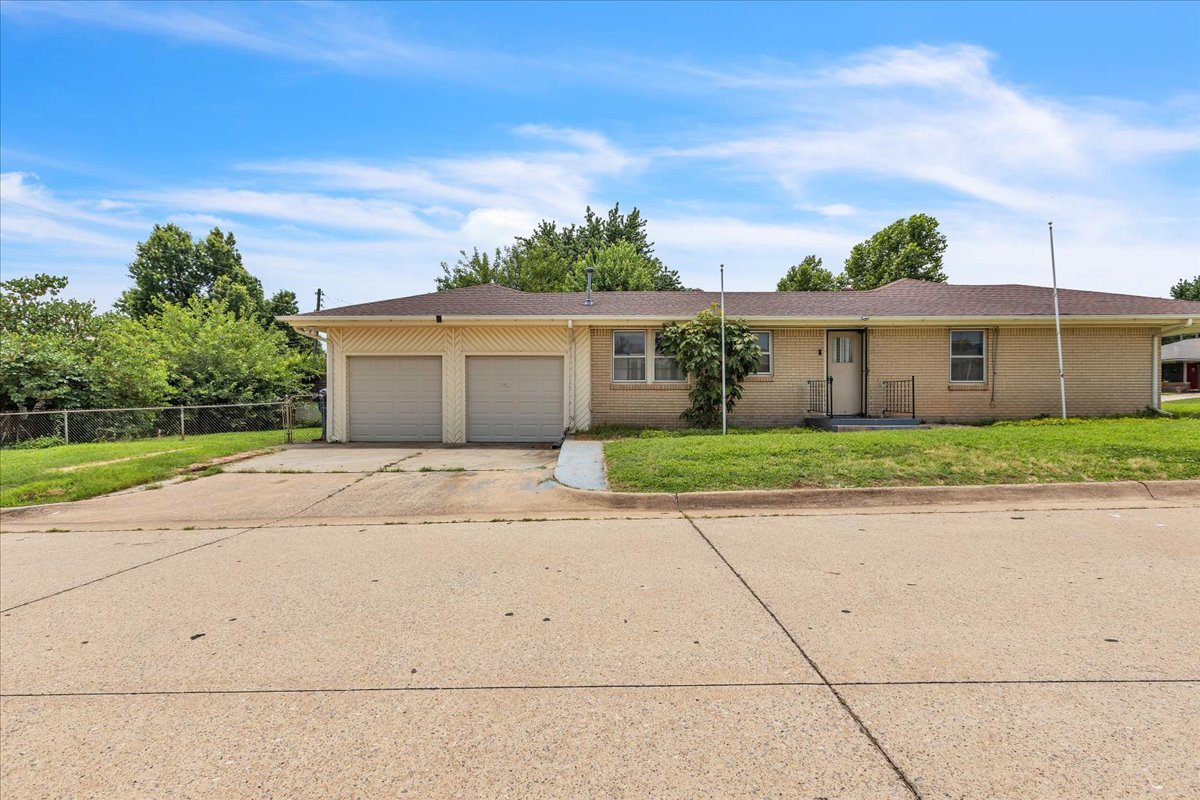 Primary Photo - 2412 N Key Blvd