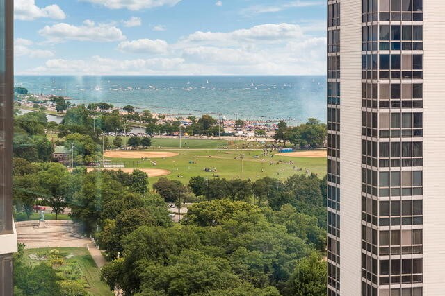 Foto del edificio - 1530 N Dearborn Pkwy