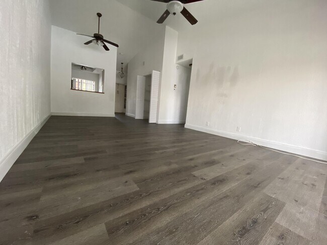 Foto del edificio - 2379 SW 15th St
