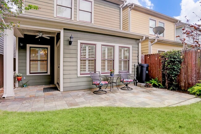 Building Photo - 1327 Prince St