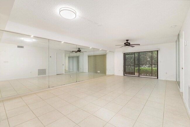 Building Photo - 3525 S Ocean Blvd