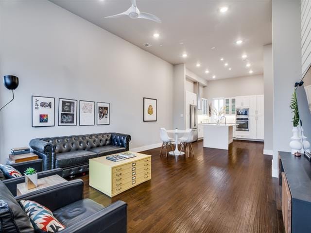 Building Photo - 3816 Roseland Ave