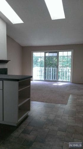 Building Photo - 940 Juniper Way
