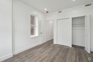 Building Photo - 5139 Pine St