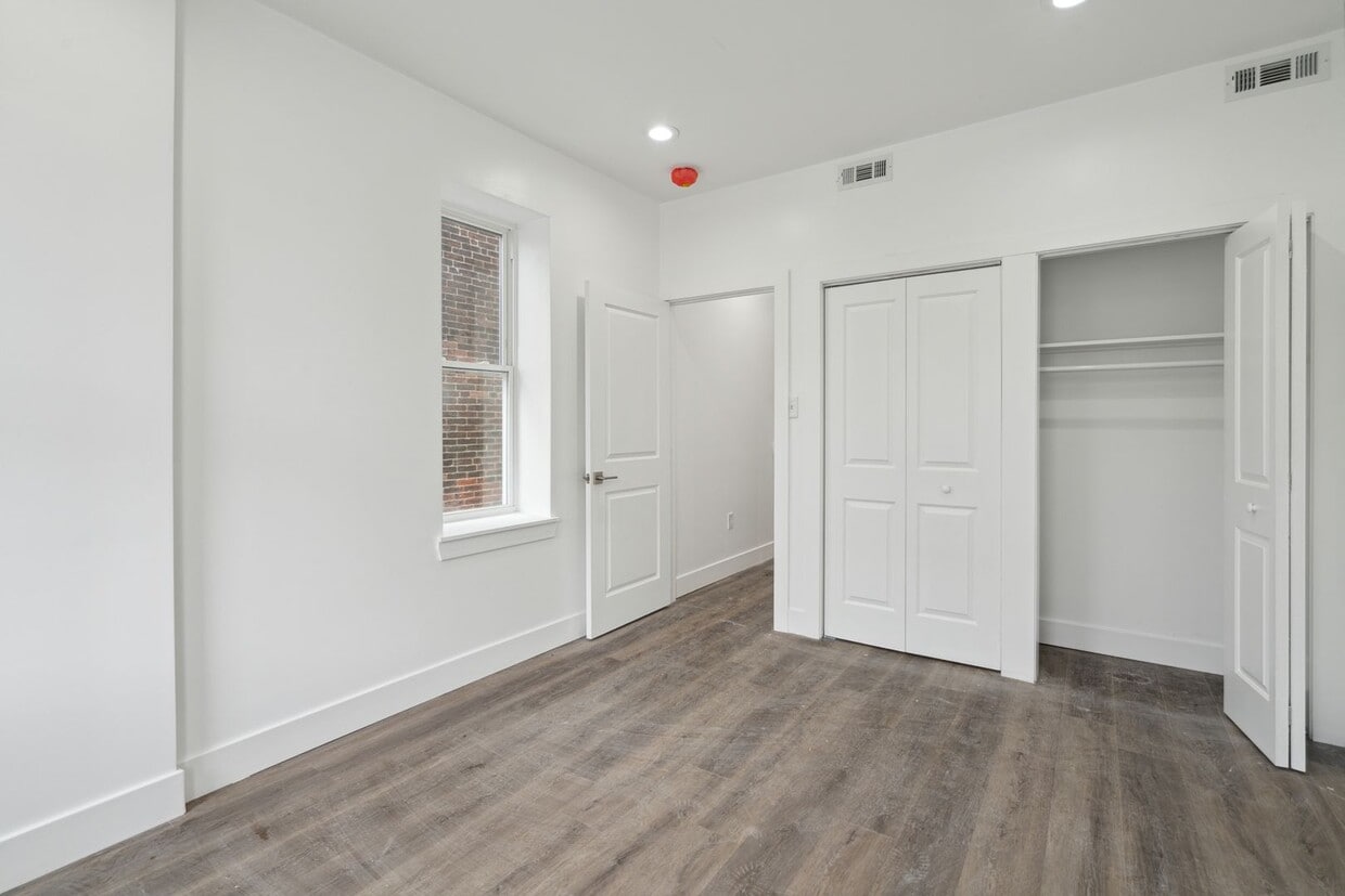 Photo - 5139 Pine St