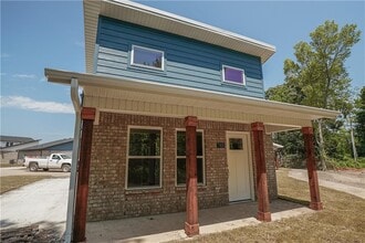 Building Photo - 748 N Honey Locust Bnd