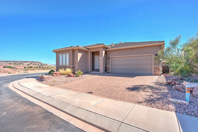 Foto del edificio - Spacious 3 Bedroom Corner Lot Home Near So...